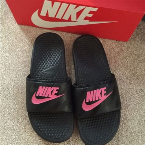 nike fitnessschuhe schwarz pink|pink Nike sandals.